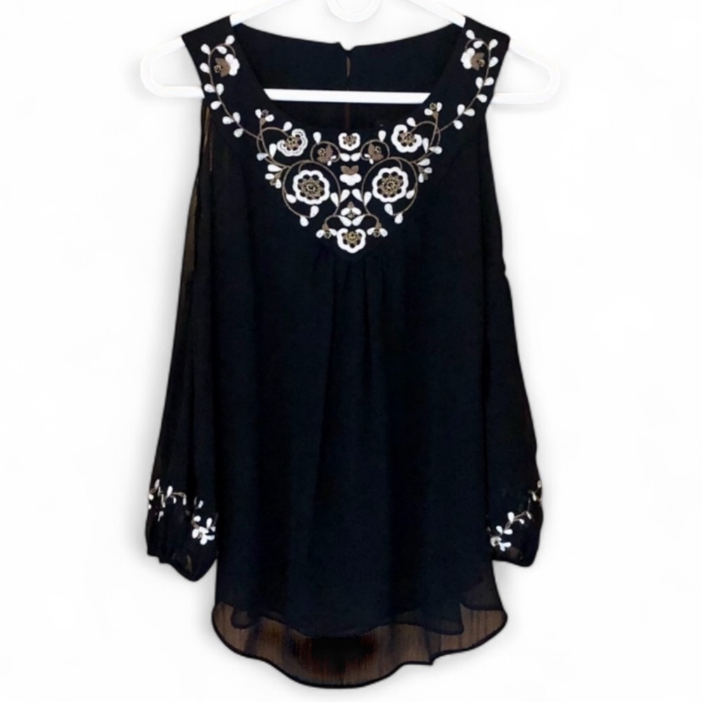 White House Black Market Black
Embroidered Cold Shoulder Blouse Size
Small
